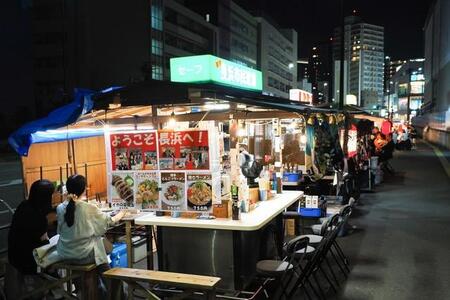 長浜屋台街は２０２３年６月に復活オープン。福岡市地下鉄・赤坂駅から徒歩約１０分