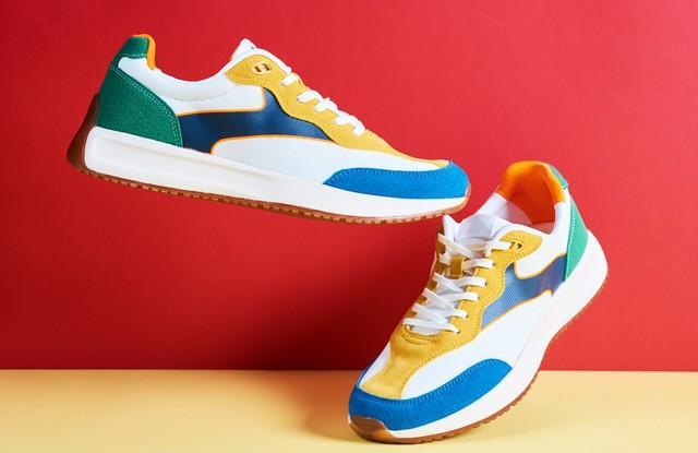 スニーカーの最上部にある「謎の穴」の正体は？※画像はイメージです（Lazy_Bear/stock.adobe.com）