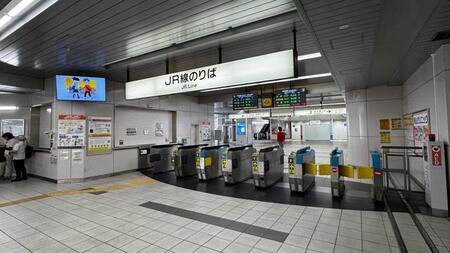 “無人駅”なのに…巨大な駅舎にロータリーや10階建てシティホテル、その理由とは！？「大きい駅なのに」「スケボーできそうな広さ」