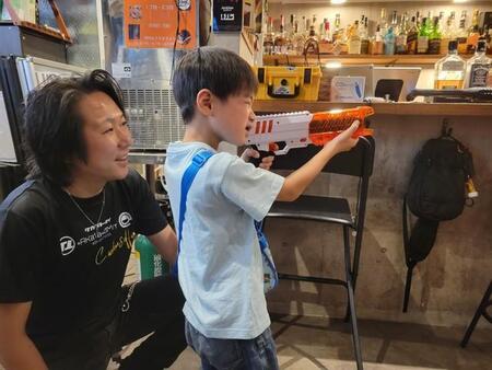 ゾンビ行為の参加者を排除！　赤外線の光線銃でサバゲ－がさらにクリーンに