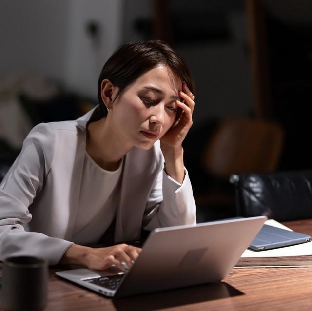 研修のレポート作成時間って残業扱いになる？　※画像はイメージです（naka/stock.adobe.com）