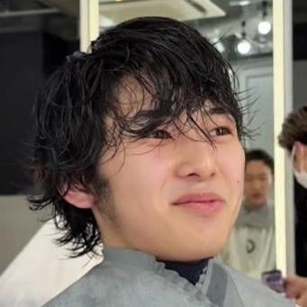 「きくらげ」「もじゃもじゃ」くせ毛でいじられていた高校生が、爽やかイケメンに　「これは惚れる」「別人すぎ」…告白成功の青春ビフォーアフター