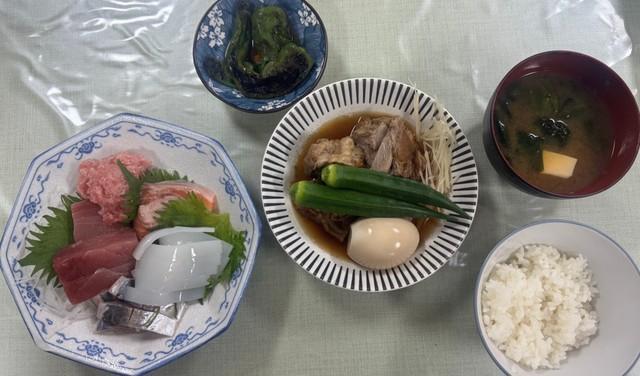 いい魚が入ればお刺身も（東幸海運株式会社提供）