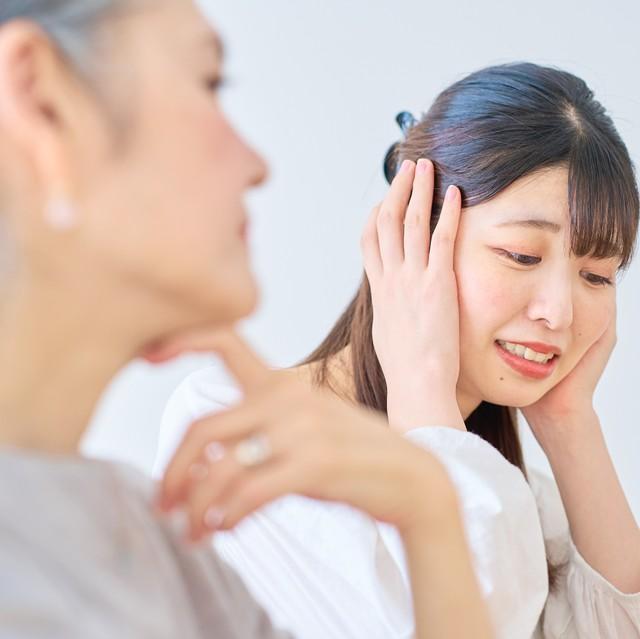 両親たちの無神経な一言がつらい…　※画像はイメージです（maru54/stock.adobe.com）
