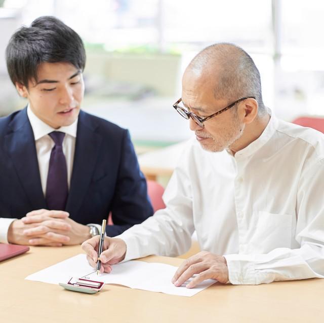 遺言書の意外な落とし穴…　※画像はイメージです（mapo/stock.adobe.com）