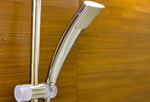ホテル浴室の「シャワーヘッド」、なぜ壁向き？※画像はイメージです（Ryusuke Komori/stock.adobe.com）