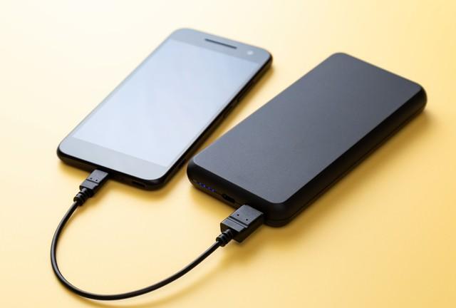 「モバイルバッテリー」の機内持ち込み、新ルールが開始されたの知ってる？※画像はイメージです（years/stock.adobe.com）