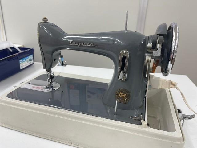 TOYOTAミシン TOYOTAは車だけじゃない！実はミシンも作っていた…昭和のデザインに