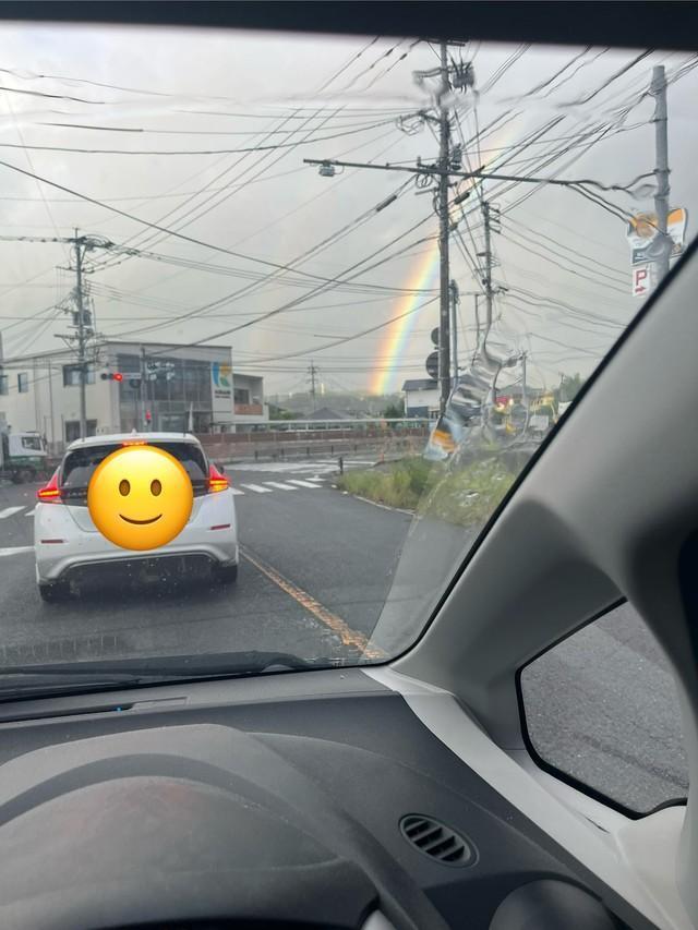 初めは遠くに見ていた虹が…（どんぐり政子さん提供）
