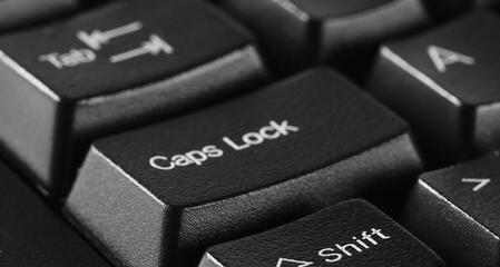 「もう我慢の限界や」…Caps Lock誤爆は、これで封印! 大学生の“お手製ストッパー”が958万超表示「天才すぎる」「ほかのキーにも欲しい」