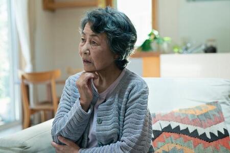 “孤独死”を自分自身のリスクとして意識している人の割合は?【65歳以上の男女1007人に調査】