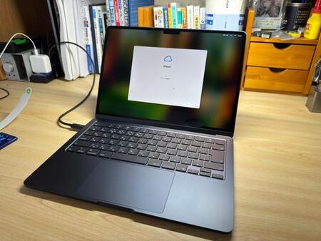 「企画会議で上層部が、これを通すなんて…！」違和感覚えた充電方法　驚きの声続々「ジョブズが見たら失神するのでは」