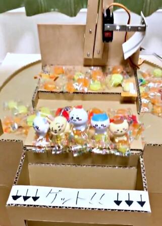 大好きだったクレーンゲームを手作りで完全再現！ 「永遠に見てられる」「懐かしい」「夢のマシン」