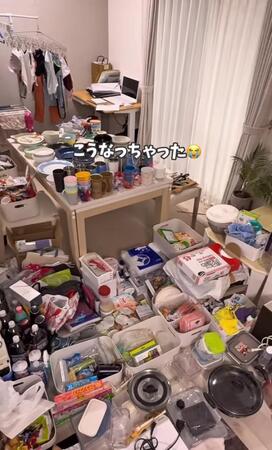 「全出ししたら想像の3倍で絶句」ズボラ主婦が挑んだ“キッチン断捨離” お手伝いの子どもたちも騒然「ママやばいよ?」…物の山と大量ストックの結末
