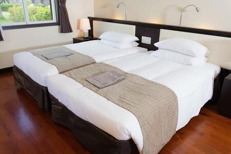 ホテルの平均宿泊費が“最も安くなった”旅行先ランキング　海外は「ドバイ」「香港」　国内は…南西諸島にある「国内有数のリゾート地」