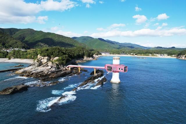 四国から太平洋に突き出る足摺海底館