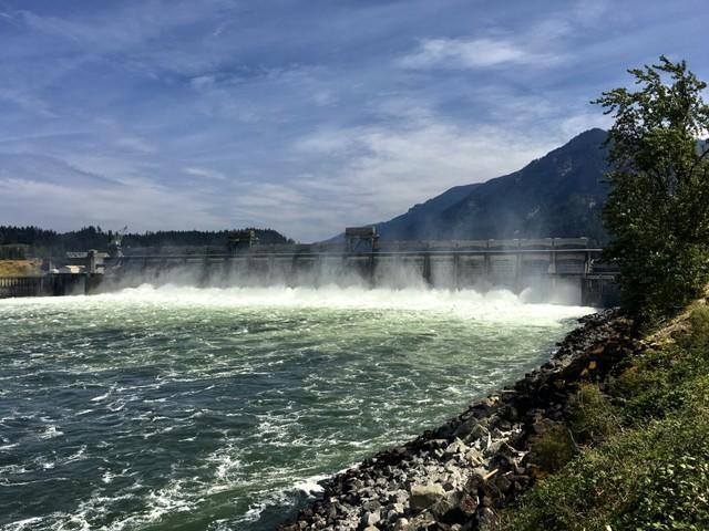 オレゴン州の名所、ボンネビル閘門とダム