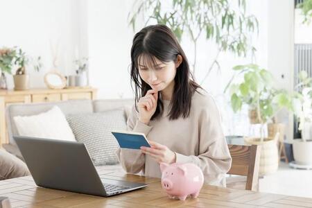 首都圏で働く一人暮らしの就職氷河期世代、平均貯金額は…？