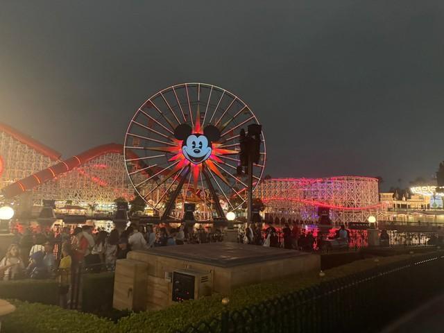 カリフォルニア・ディズニーを訪れた結城さん（結城さん提供）