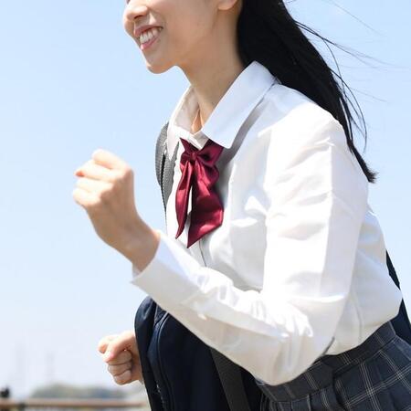 「長袖のほうが可愛い。みんなも着てる」　酷暑の日も半袖制服を拒む高校生の娘　身体への影響が心配です【美容外科医が回答】