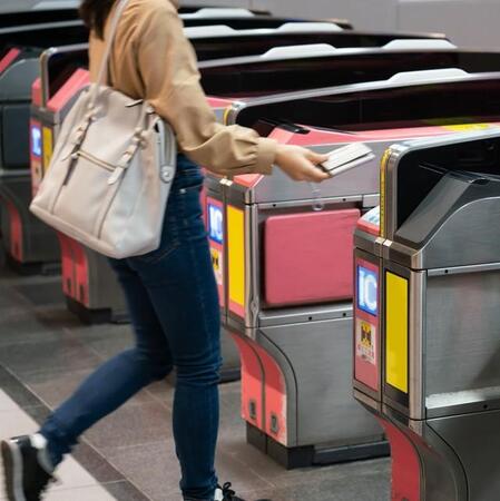 高校生息子の通学定期で、母「数百円の電車賃が浮いた！」　バレるかも…と不安に、その場合はどうなるの？【弁護士が解説】