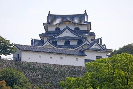 「街中の売値より高いですがご理解を」彦根城内の自販機にまつわる苦労が話題に