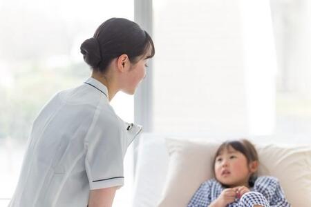 夜勤の合間、医療用テープに一工夫　入院中の少女を笑顔にした看護師さん渾身のイラストが話題　「剥がしたあとも大切に持っていた」母も感動