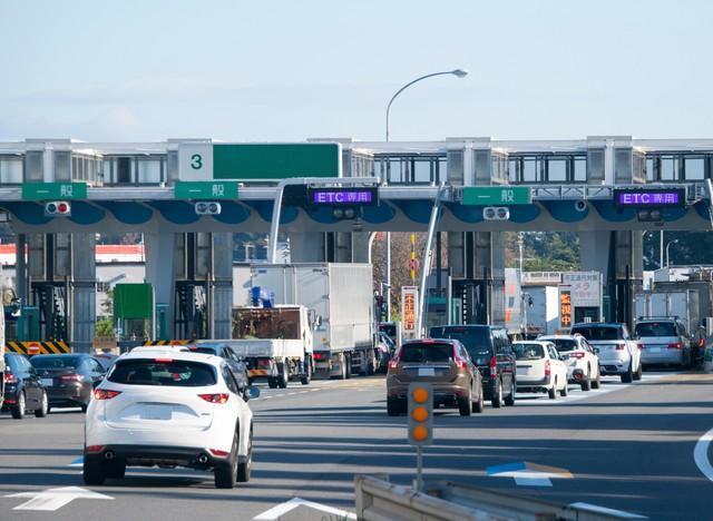 高速道路で「目的のICを行き過ぎた…」※画像はイメージです（BSDC/stock.adobe.com）