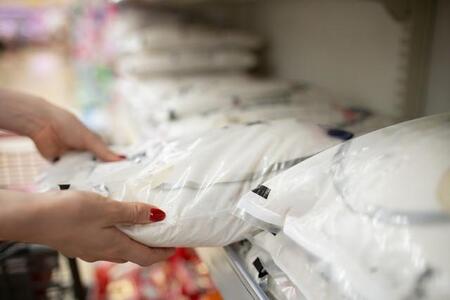 【物価高騰】食費節約のために購入を控えた食品は？　値上がりを感じる食品は「米」