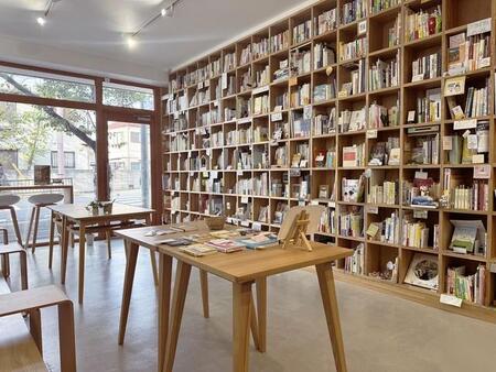 「男子高校生から80歳過ぎの女性まで」参加する本屋！？　関西に3店舗、目指すは全国展開…心惹きつけるワケは？