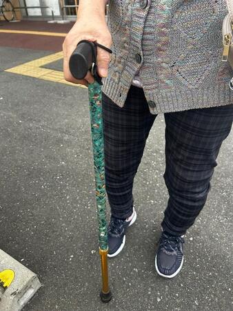 おばあちゃんの杖、よく見ると…（いずれも提供写真）