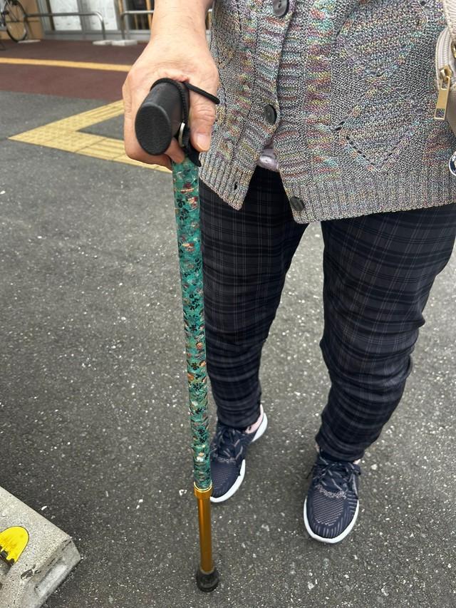 おばあちゃんの杖、よく見ると…（いずれも提供写真）