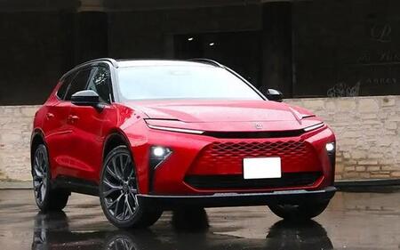 洗練された大人の高級感が際立つクラウンエステート新型　試乗して実感！荷室の広さや使い勝手の良さ　災害時も頼りになる