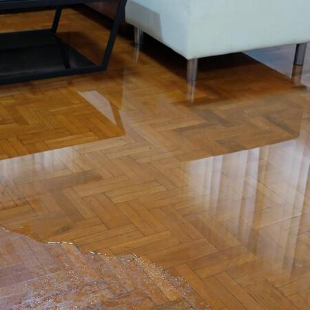 「台風来るから窓は絶対に閉めてね」忠告を忘れて→友人の部屋が水浸し！　どこまで責任を負う？【弁護士が解説】