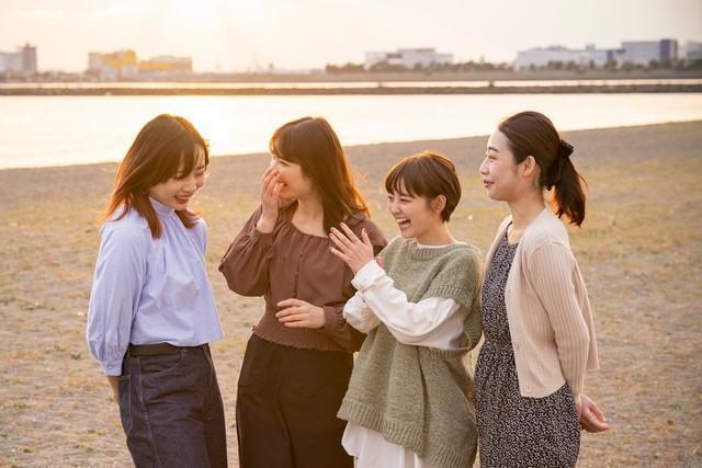 仕事がきっかけで友達ができた人は41.8％※画像はイメージです（buritora/stock.adobe.com/）