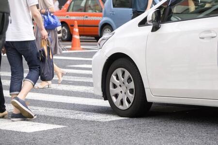 「むやみなクラクション」「スマホのカーナビアプリ操作」…意外と知られていない交通違反1位は？