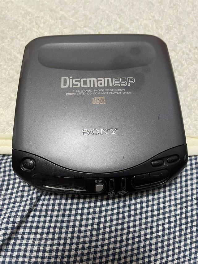 こちらが懐かしのCDウォークマン（苺ん教授さん提供）