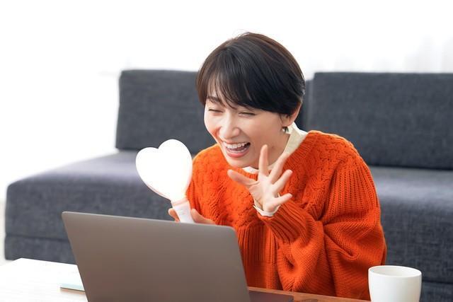 約8割が「交際・結婚後も推し活（応援）は続けたい」　※画像はイメージです（metamorworks/stock.adobe.com）