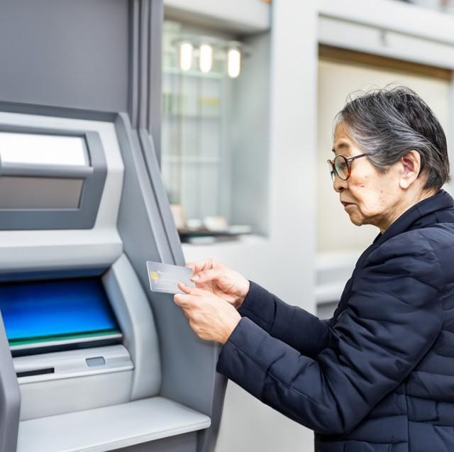 ATMを独占する理由は操作に不慣れなだけじゃない　※画像はAIが作成したイメージです（kelly marken/stock.adobe.com）