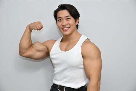 DMでつかんだ俳優の夢　ボディビル3連覇王者、ドロップキックマン役でスクリーンデビュー　「筋肉がなくても役をもらえるよう精進します」