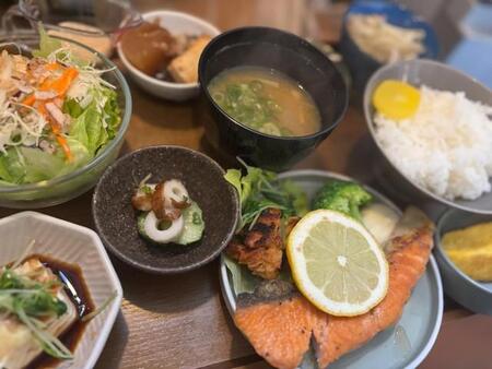 「泣けてくる…」　ワンオペで満席のカフェ店主が見つけた“置き手紙”　丁寧な感謝の言葉にSNSも感動の嵐