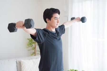 個人投資家が励むスポーツ ランニング、ヨガ、ゴルフをおさえた1位は? 運動習慣と投資リターンの意外な関係も判明!