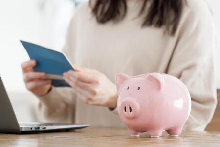 毎月の貯金、いくらぐらいしてる？　20～60代の男女300人にアンケート→二極化の実態が明らかに