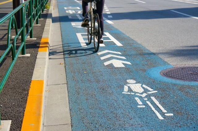 自転車専用レーンなどインフラ整備も必要（photoACより「FreeBackPhoto」さん撮影、イメージ画像）
