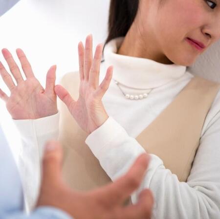 花火大会の帰り道、女性から「好きです」と告白されたら…意外に多いNG返答【コミュニケーションコンサルタントが解説】