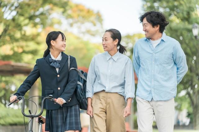 自分の父親・母親を「パパ・ママ」と呼ぶ現役高校生が半数以上　※画像はイメージです（buritora/stock.adobe.com）