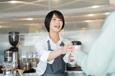 アルバイト就業者が適正と思う最低賃金は「1200円」 企業が適正と思う最低賃金の全国平均額は?