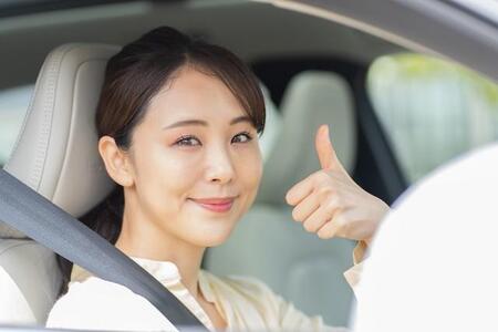 狭い街なか走るなら……愛車はこれ一択! 男女1000人が答えた小回りの利く国産車は