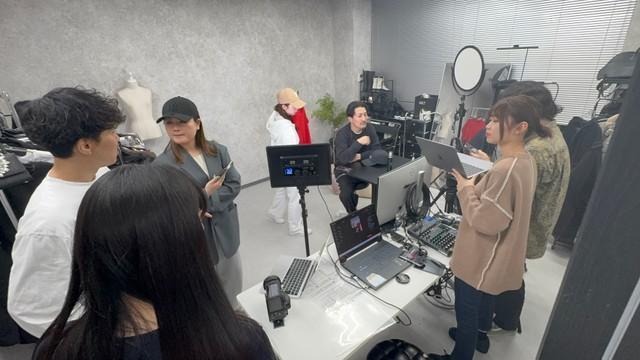 テスト配信の様子。本番では在庫数なども実況される