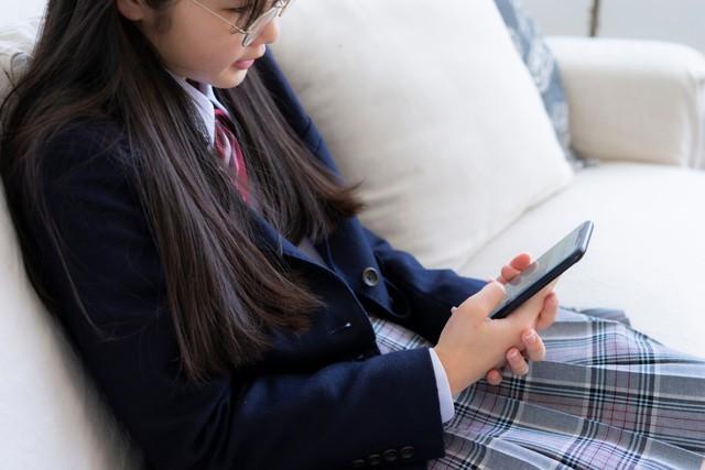 中高生の3人に1人“自身に不利な契約条件”を見抜けない　※画像はイメージです（arc image gallery/stock.adobe.com）